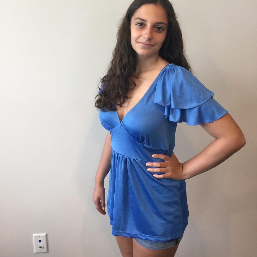 BCBGMaxAzria Blue Short Sleeve V-Neck